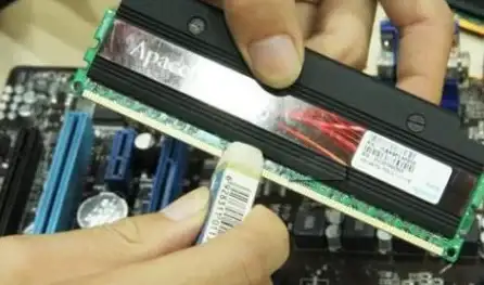 电脑故障💻黑屏恢复：电脑黑屏按什么键能解决并恢复工作状态