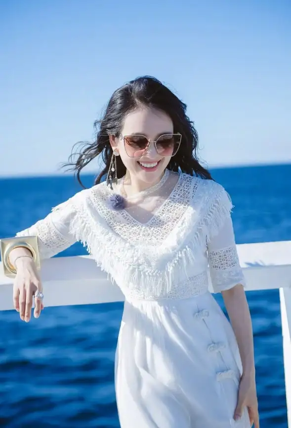 科技前沿📱苹果手机新机型美图流出，创新设计与强劲性能抢先看