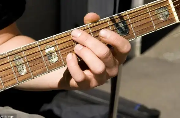 吉他🎸新手入门必读：掌握吉他调音器的正确使用步骤