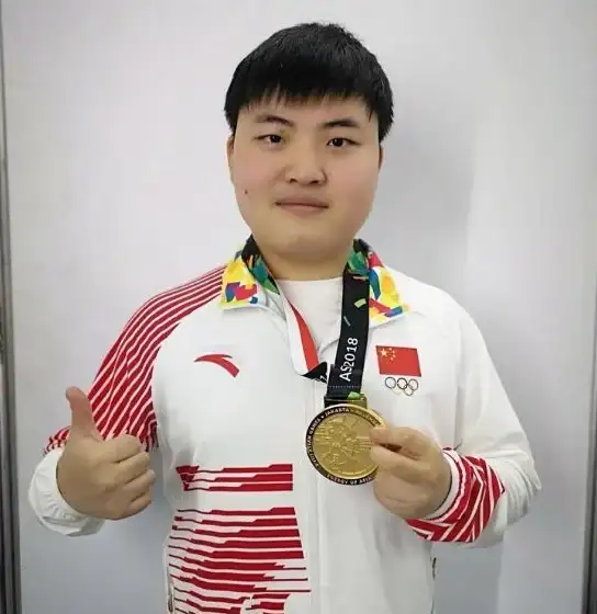 还在忍受原版微博卡顿广告多？SEE微博的悬浮视频+无痕删帖功能用过没？