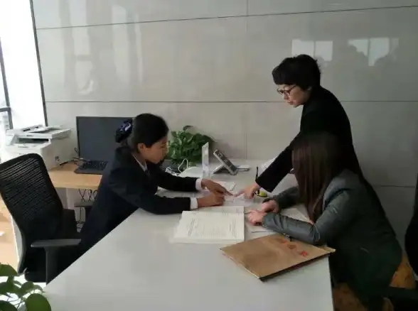 还在为证件照烦恼？智能证件照APP让你足不出户一键搞定！