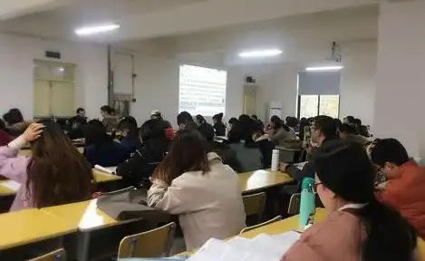 考研复习找不到靠谱工具？在职考研助手内容全面质量高，在线学习+交流群答疑，助你一战上岸！