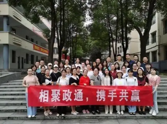 出门在外方向感差？万能指南针APP的实时导航功能难道不是你的必备神器？