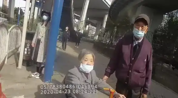 还在为微博时间线混乱烦恼？试试微博轻享版，按时间顺序浏览不迷路！