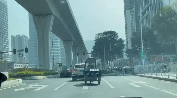 还在为出行烦恼？试试小马智行，一键预约无人驾驶专车！