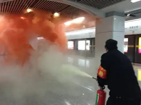 紧急逃生⚡实用攻略⚡乘客必看｜地铁逃生新手老手独门技巧全解析