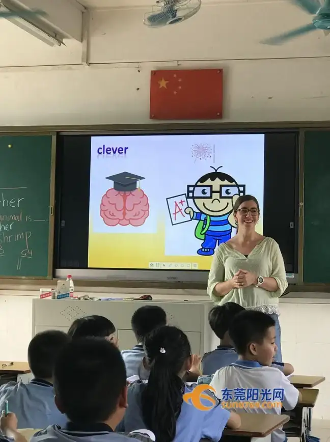 想要快速提升英语听说能力？试试人教口语APP吧！