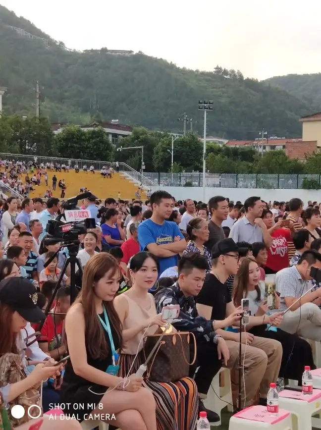 还在寻找汇聚网红和艺人的直播平台？映客直播难道不是你的最佳选择？