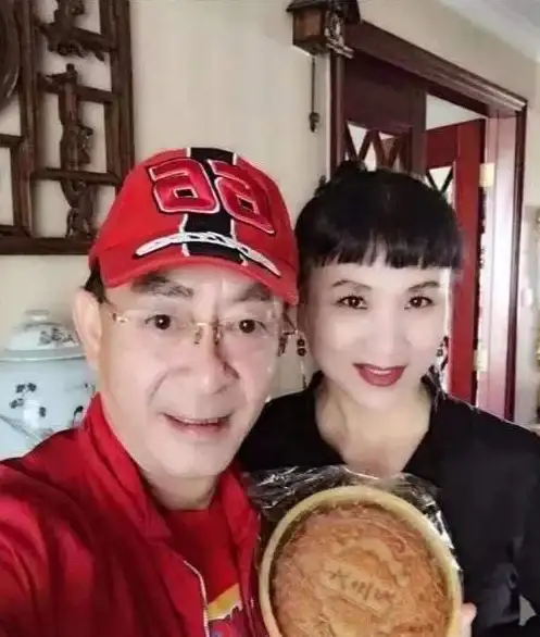 还在为约会话题发愁？六小聊APP一键解锁情侣互动新玩法！