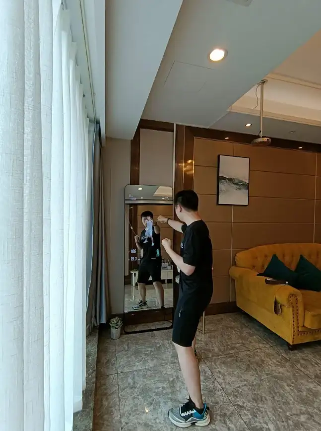 没有专业器材就不能健身？硬汗健身app让你随时随地开练，21天见证改变！