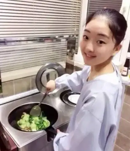 还在好奇自己的颜值分数？这款APP一秒给你答案！