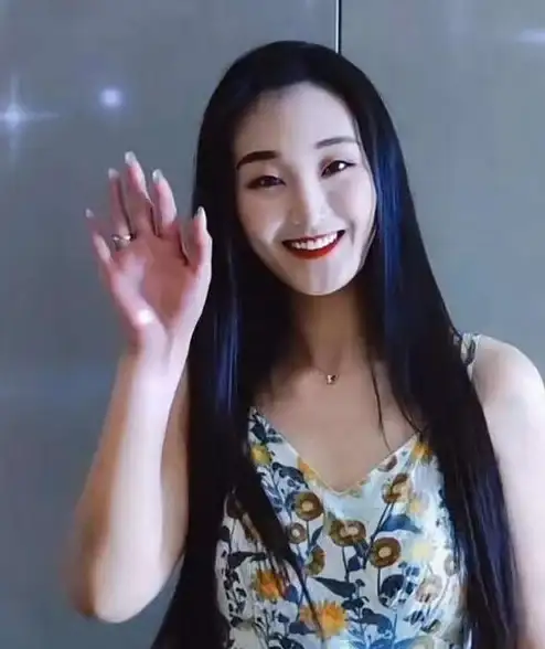 还在为买不起热门游戏的高端账号发愁？人人租号一键解决！