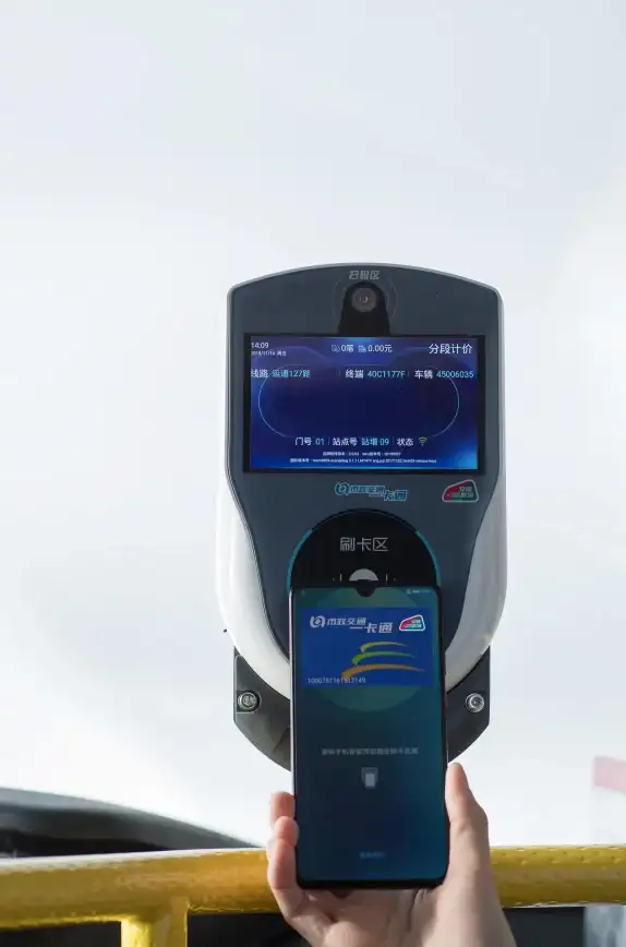 还在为设备连接烦恼？试试‘小米互联互通服务’APP，一键实现小米设备无缝协作！