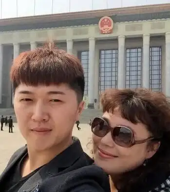微商办公效率低？为何不试试这款销售推广神器—微商助手app？